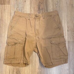 Levi’s Men's Tan Cargo Shorts size 32